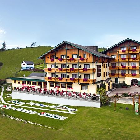 Ferienhotel Hofer Superior Strass im Attergau ภายนอก รูปภาพ