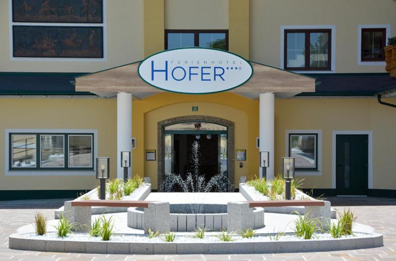 Ferienhotel Hofer Superior Strass im Attergau ภายนอก รูปภาพ