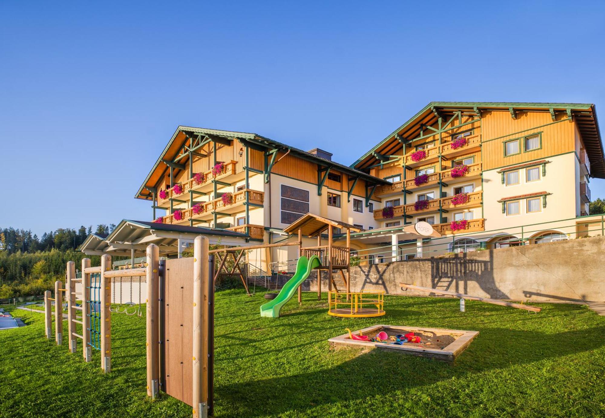 Ferienhotel Hofer Superior Strass im Attergau ภายนอก รูปภาพ