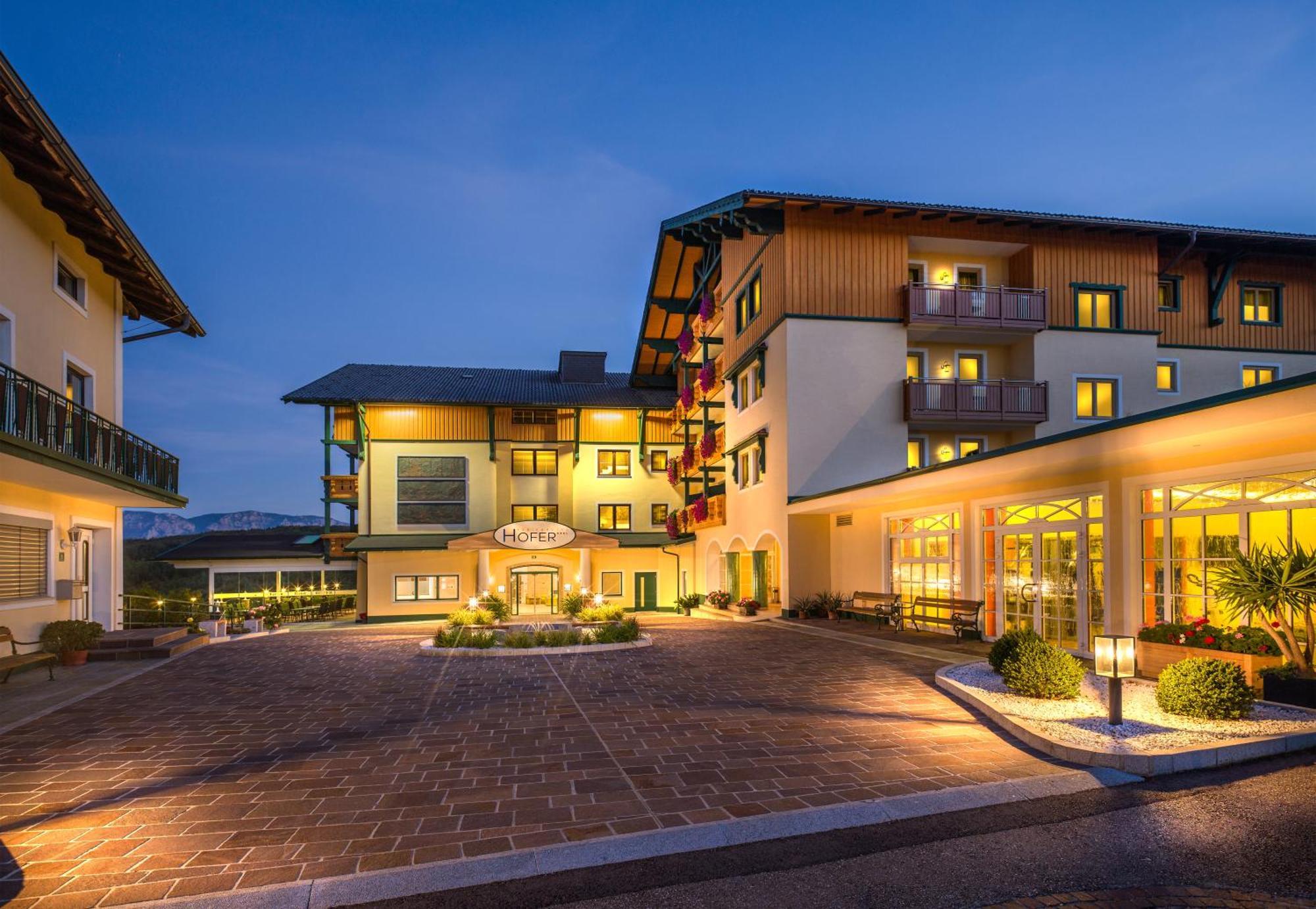 Ferienhotel Hofer Superior Strass im Attergau ภายนอก รูปภาพ