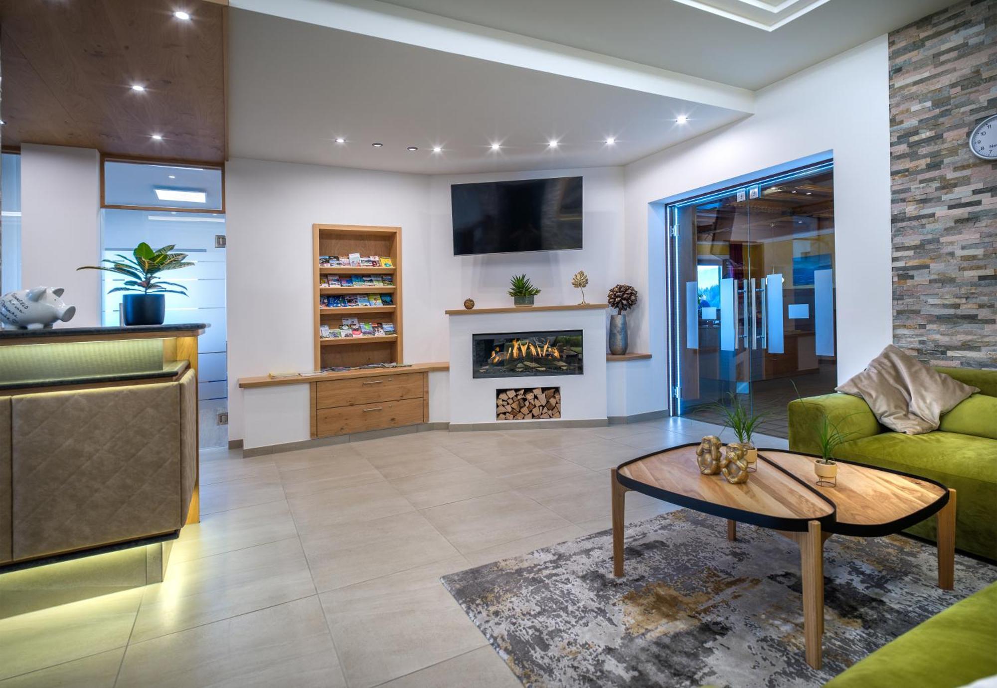 Ferienhotel Hofer Superior Strass im Attergau ภายนอก รูปภาพ